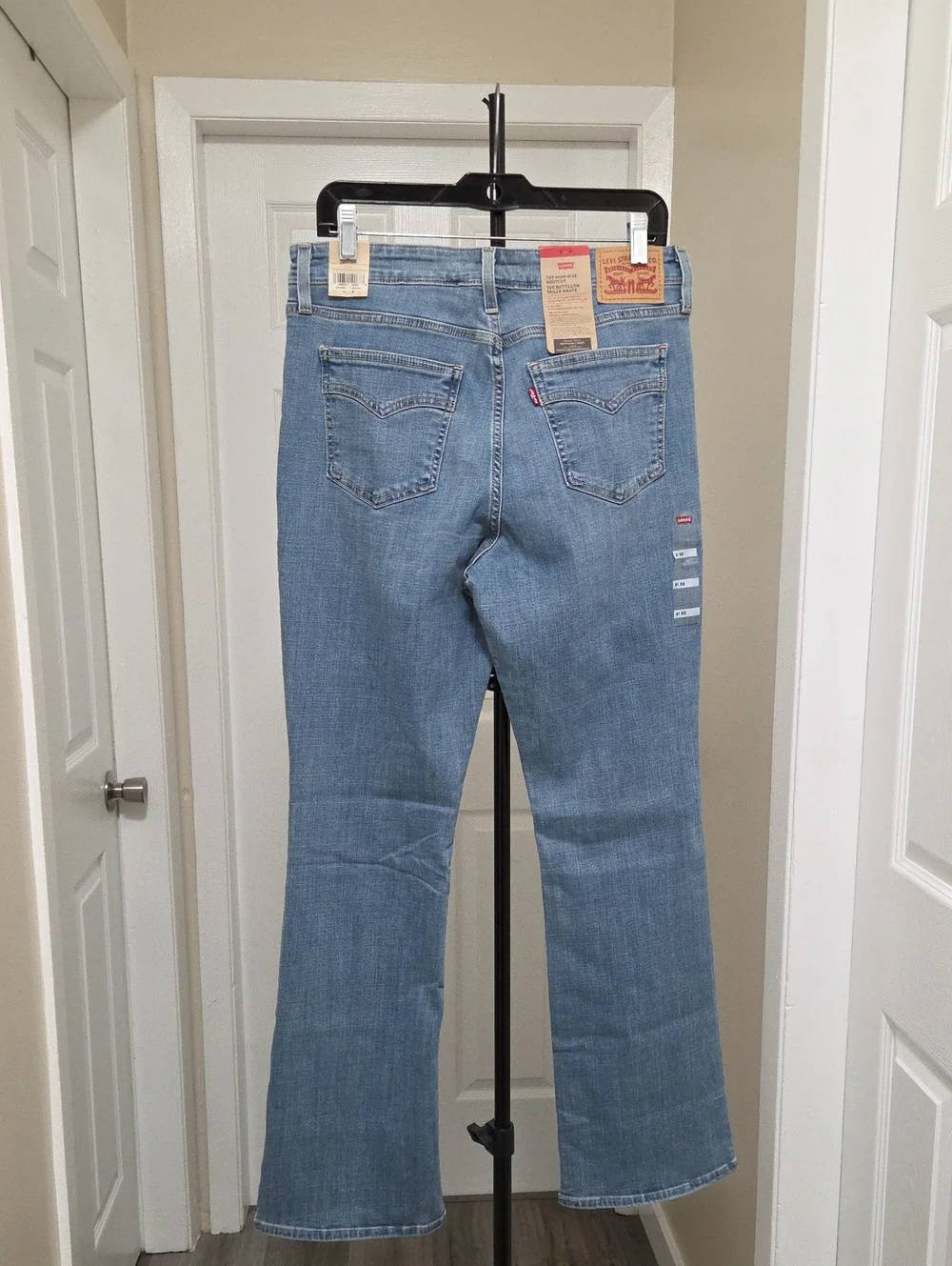 NWT Levi's 725 High Rise Bootcut Jeans Light Wash Stretch Denim Flattering - Picture 7 of 10